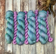 Load image into Gallery viewer, Moonglade (Fledgling 4ply Sock - SW Merino / Nylon)
