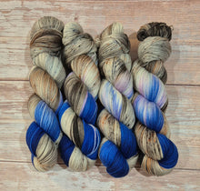 Load image into Gallery viewer, El Gatito (Assigned Pooling) (Dyed as Ordered if Not in Stock)
