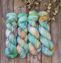 Load image into Gallery viewer, Poolside Dreams (Fledgling 4ply Sock)
