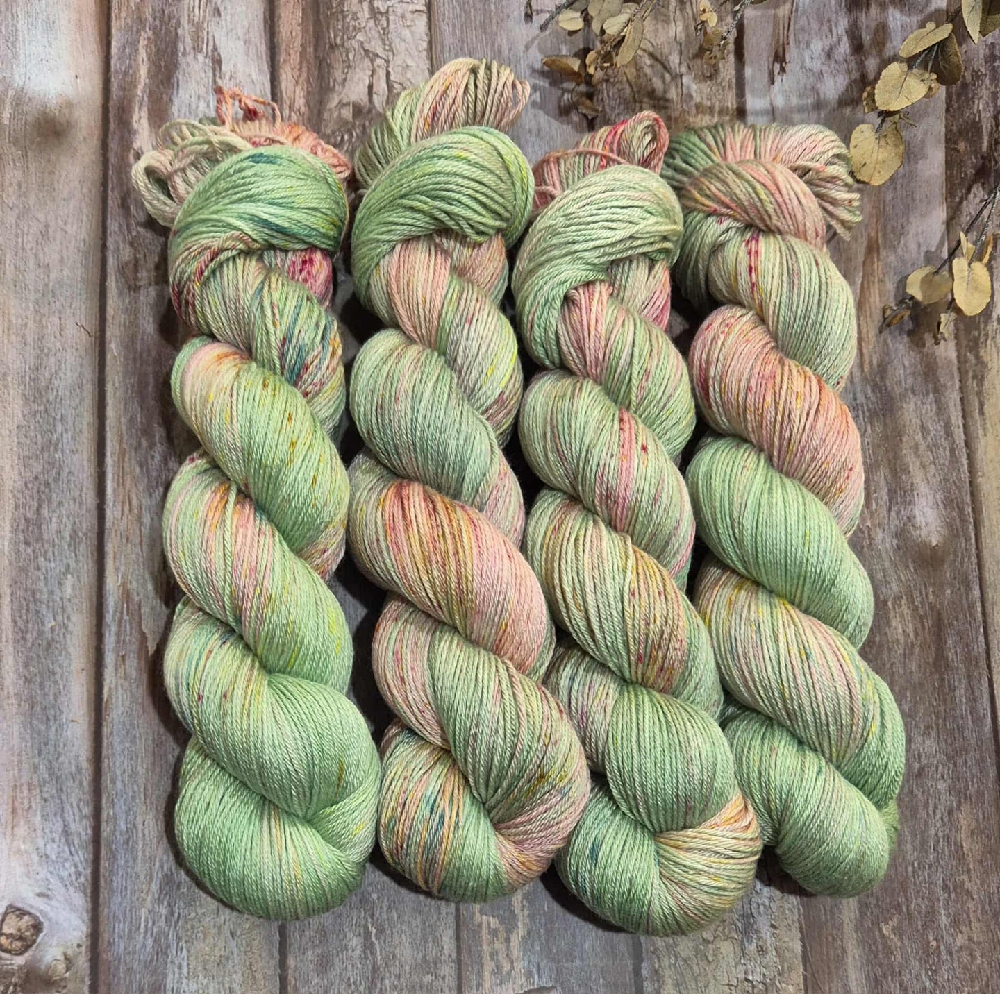 The Shabby Rose (Mersilk 4ply Fingering - SW Merino / Mulberry Silk)